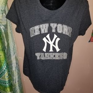 🌻Genuine Merchandise New York Yankees Top